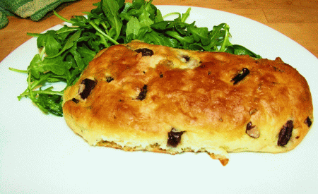 Focaccia olive e acciughe