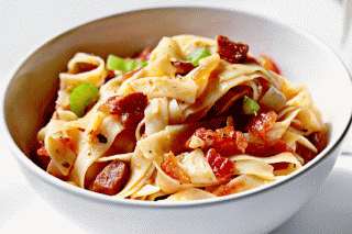 tagliatelle pomodoro e prosciutto