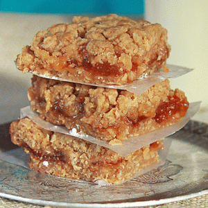 Quadrotti di fiocchi di avena e albicocche secche