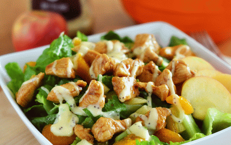 Insalata di pollo rinforzata