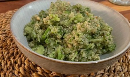 Insalata di quinoa con broccoli 